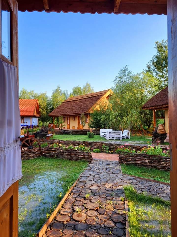 Eco-Village Valeni